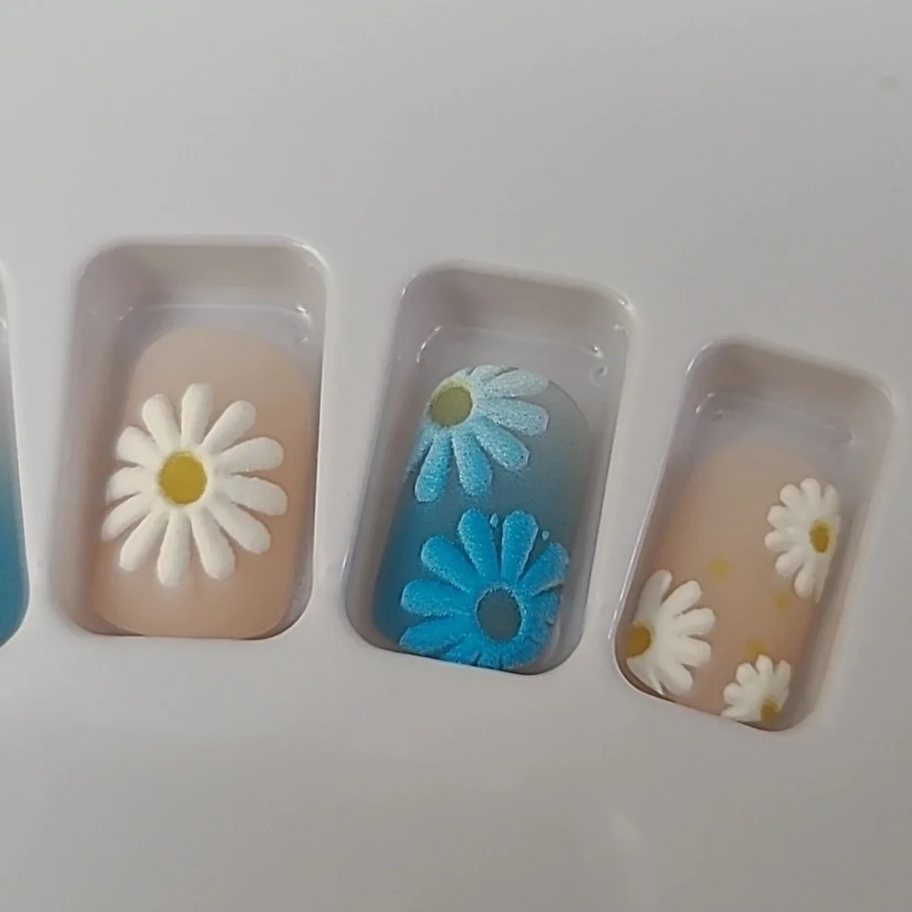 2/16 Blue Boho Ombe Daisy Press on Nails